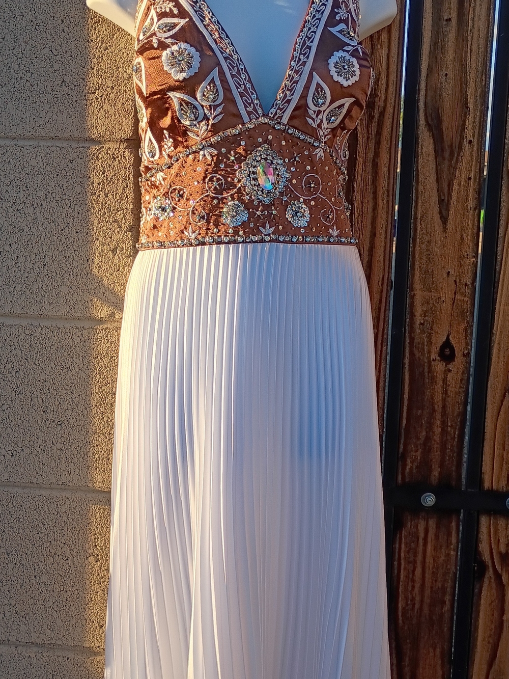 Embellished Brown and White V-Neck Pleated Party Dress